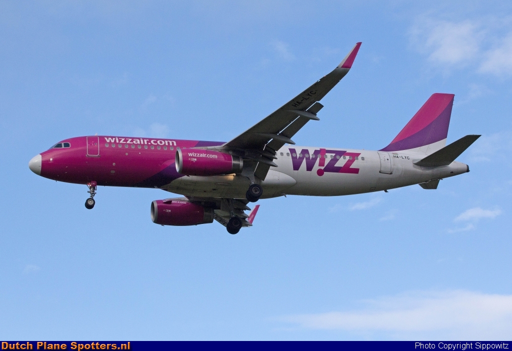 HA-LYC Airbus A320 Wizz Air by Sippowitz