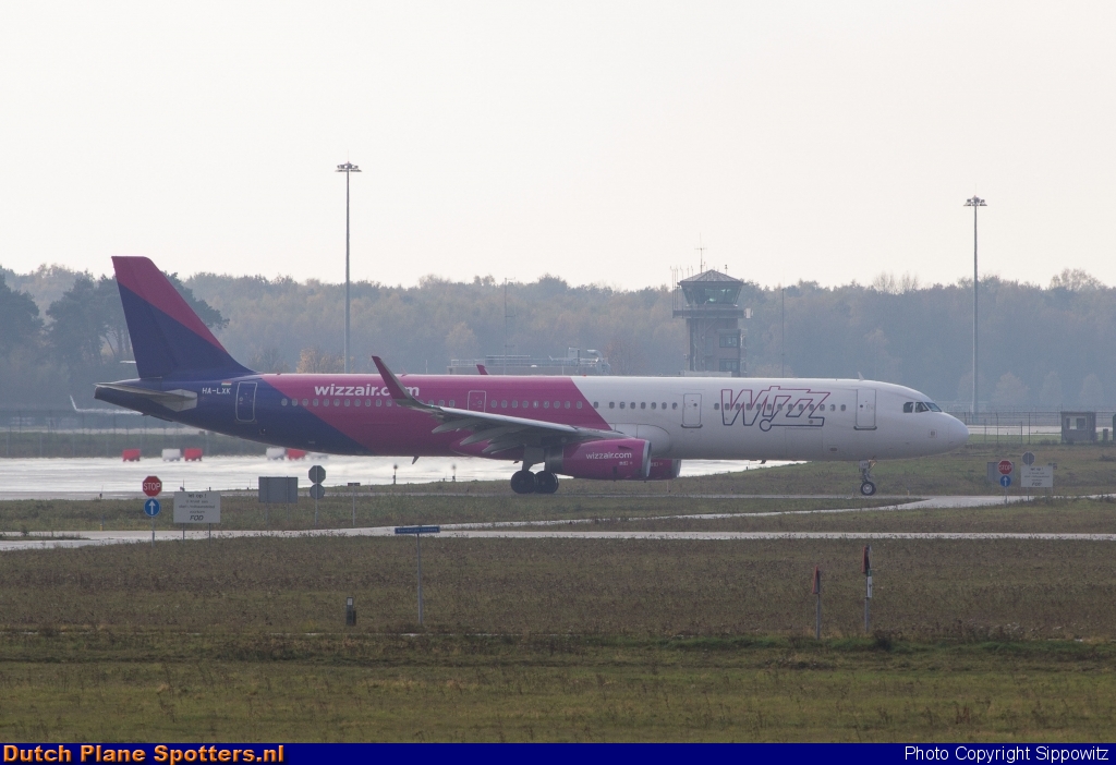 HA-LXK Airbus A321 Wizz Air by Sippowitz