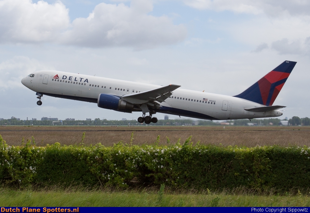 N1602 Boeing 767-300 Delta Airlines by Sippowitz