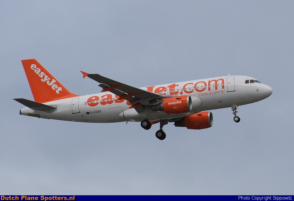 G-EZBX Airbus A319 easyJet by Sippowitz
