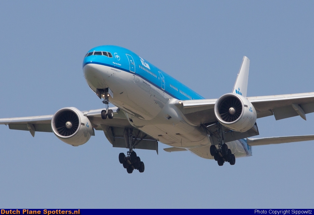 PH-BQP Boeing 777-200 KLM Royal Dutch Airlines by Sippowitz