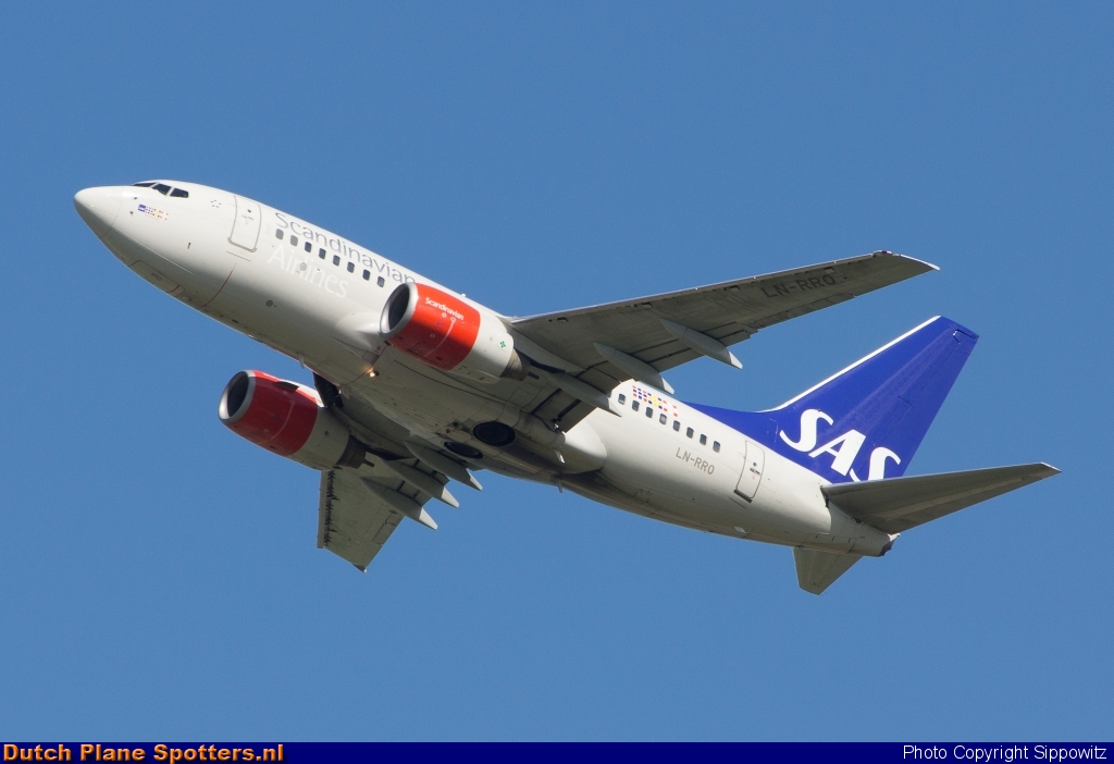 LN-RRO Boeing 737-600 SAS Scandinavian Airlines by Sippowitz
