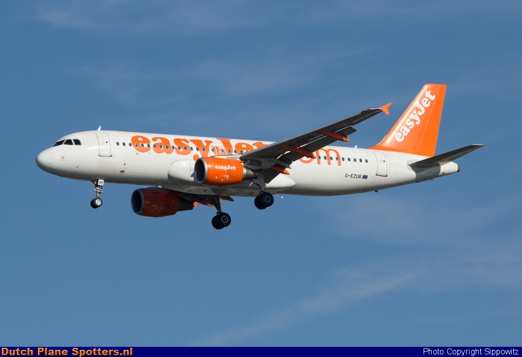 G-EZUR Airbus A320 easyJet by Sippowitz