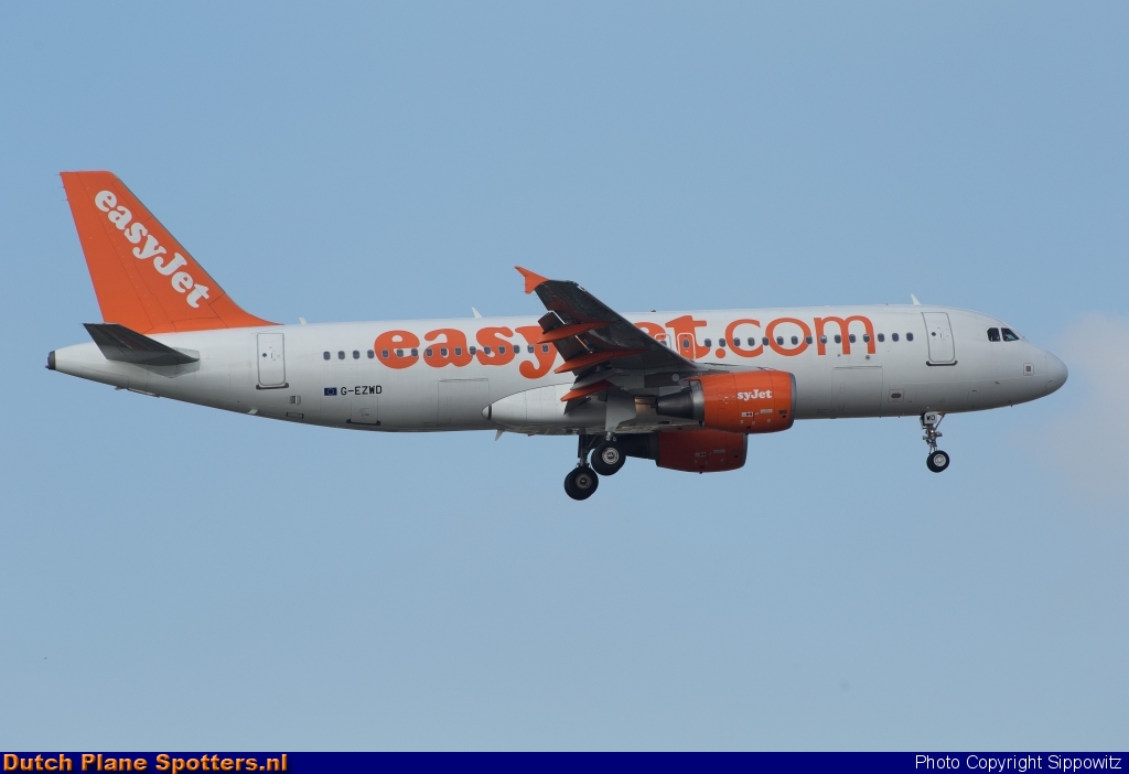 G-EZWD Airbus A320 easyJet by Sippowitz