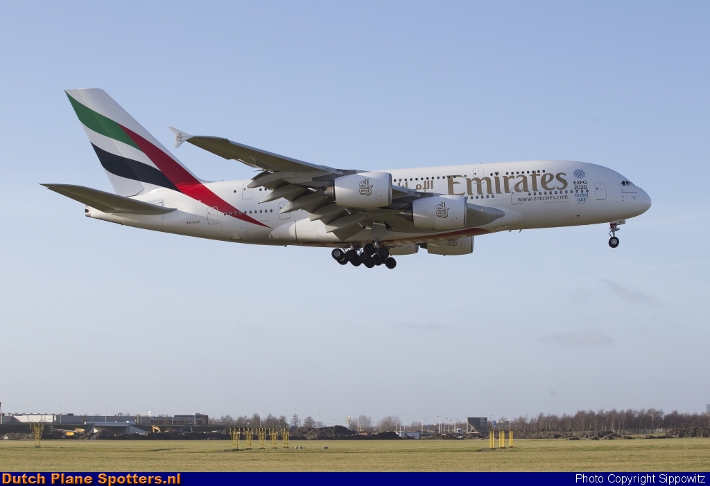 A6-EOV Airbus A380-800 Emirates by Sippowitz