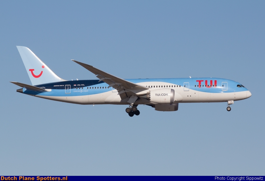 PH-TFL Boeing 787-8 Dreamliner TUI Airlines Netherlands by Sippowitz