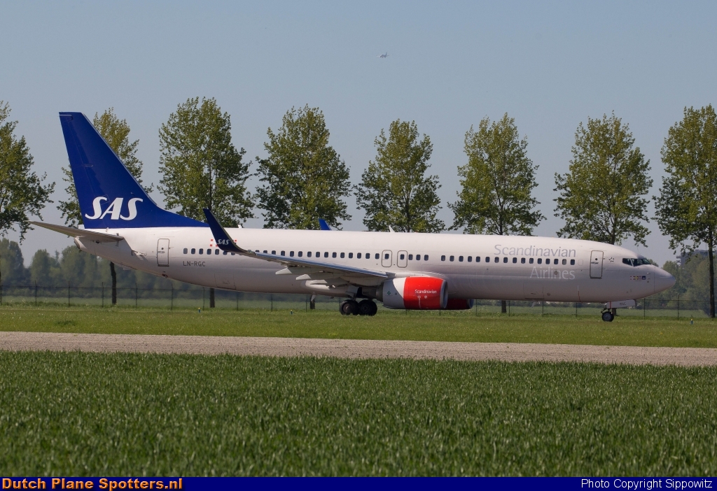 LN-RGC Boeing 737-800 SAS Scandinavian Airlines by Sippowitz