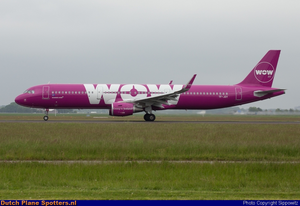 TF-JOY Airbus A321 WOW air by Sippowitz