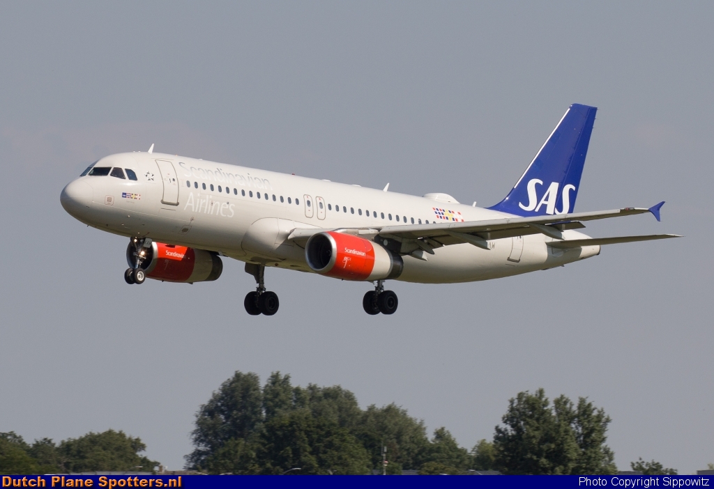 OY-KAW Airbus A320 SAS Scandinavian Airlines by Sippowitz
