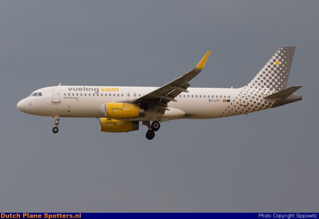 EC-LVT Airbus A320 Vueling.com by Sippowitz