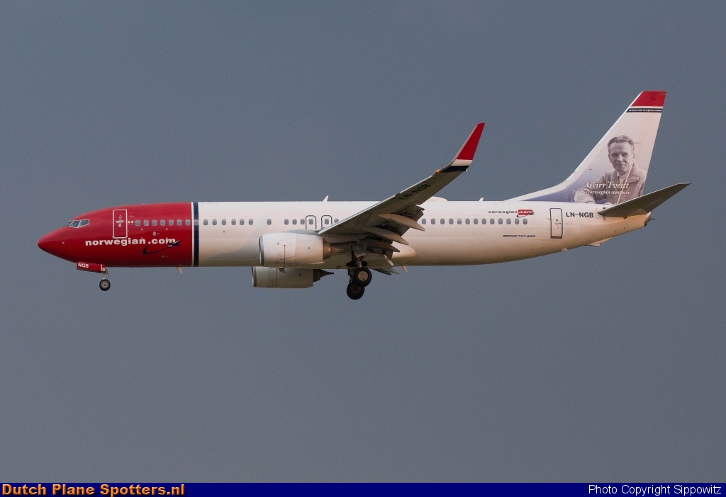 LN-NGB Boeing 737-800 Norwegian Air Shuttle by Sippowitz