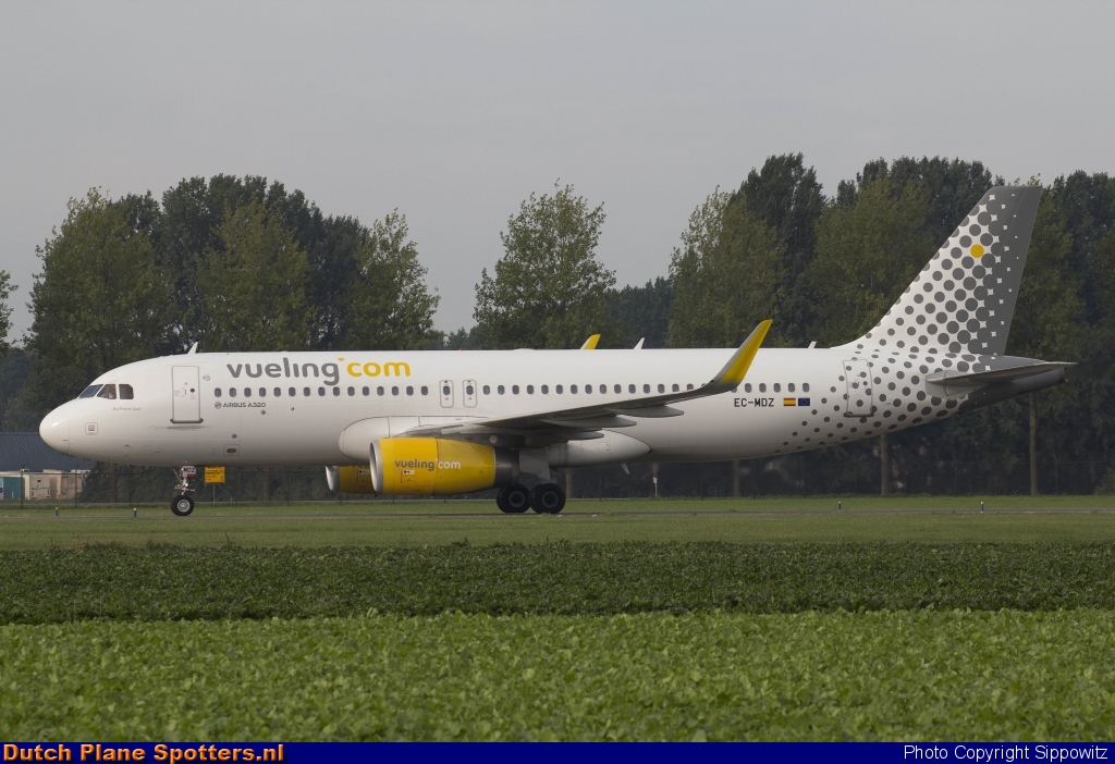EC-MDZ Airbus A320 Vueling.com by Sippowitz