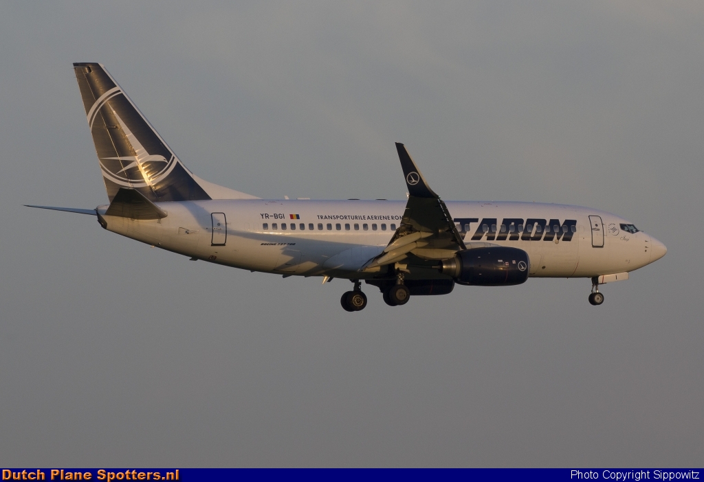 YR-BGI Boeing 737-700 TAROM by Sippowitz