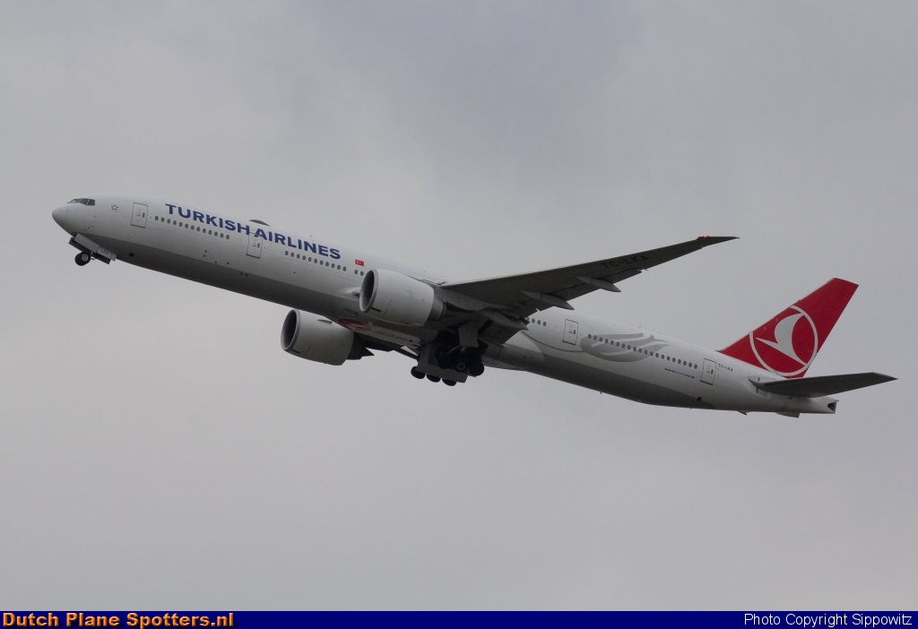 TC-LKA Boeing 777-300 Turkish Airlines by Sippowitz