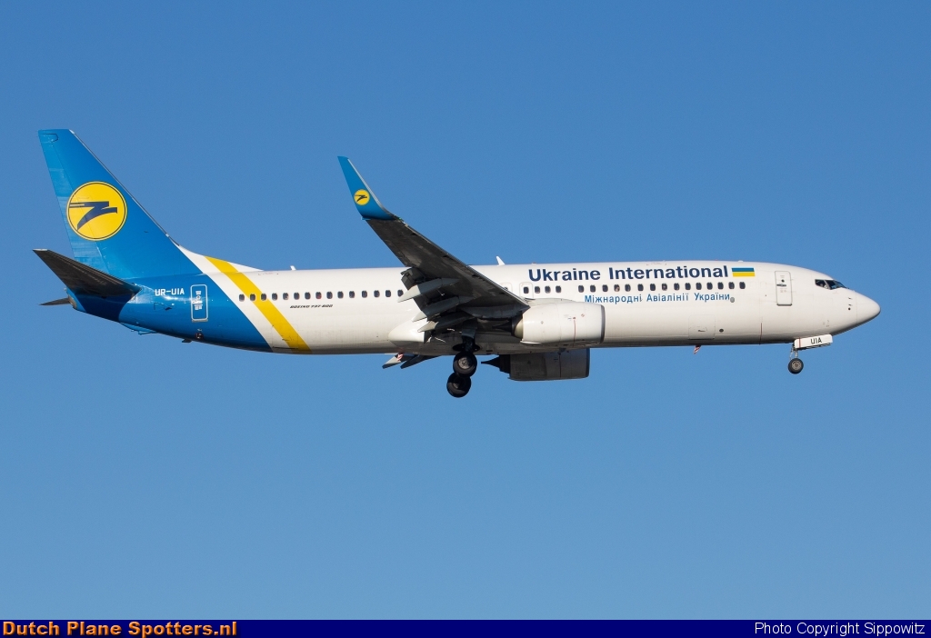 UR-UIA Boeing 737-800 Ukraine International Airlines by Sippowitz
