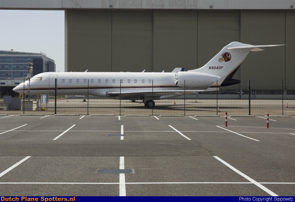 N904DF Bombardier BD-700 Global Express Private by Sippowitz