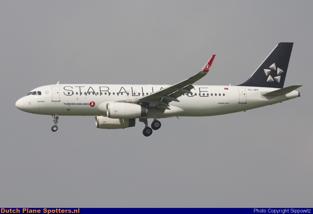 TC-JPP Airbus A320 Turkish Airlines by Sippowitz
