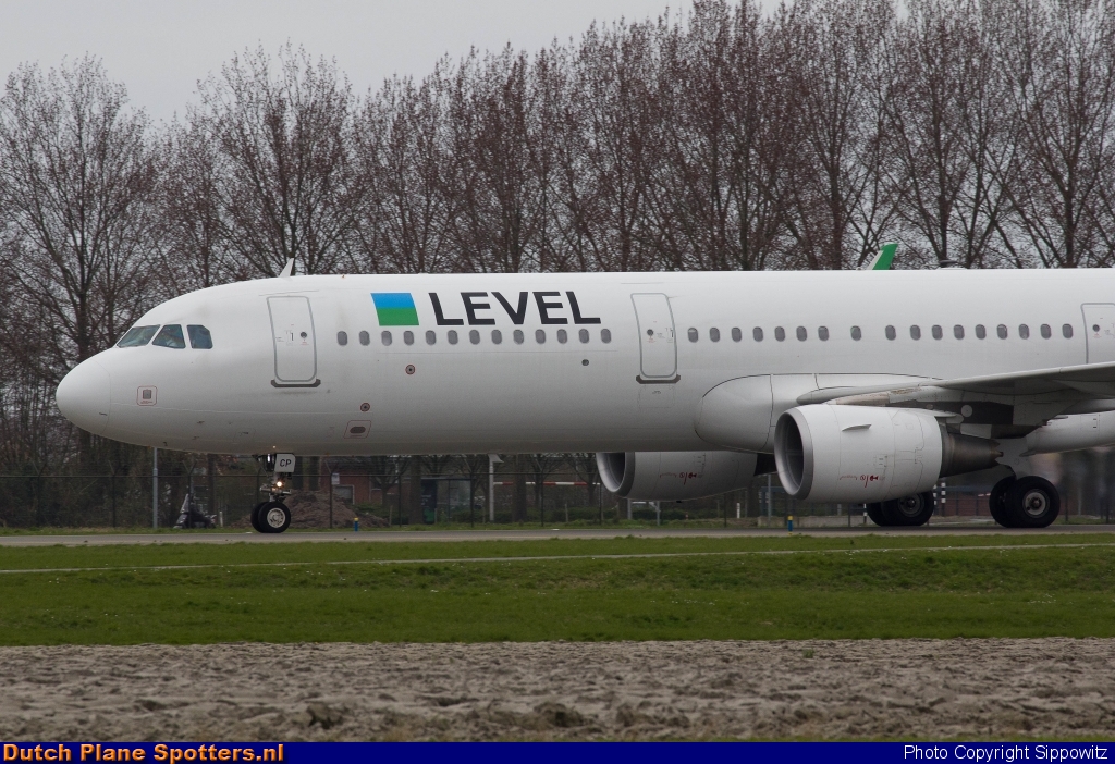 OE-LCP Airbus A321 LEVEL (Anisec) by Sippowitz