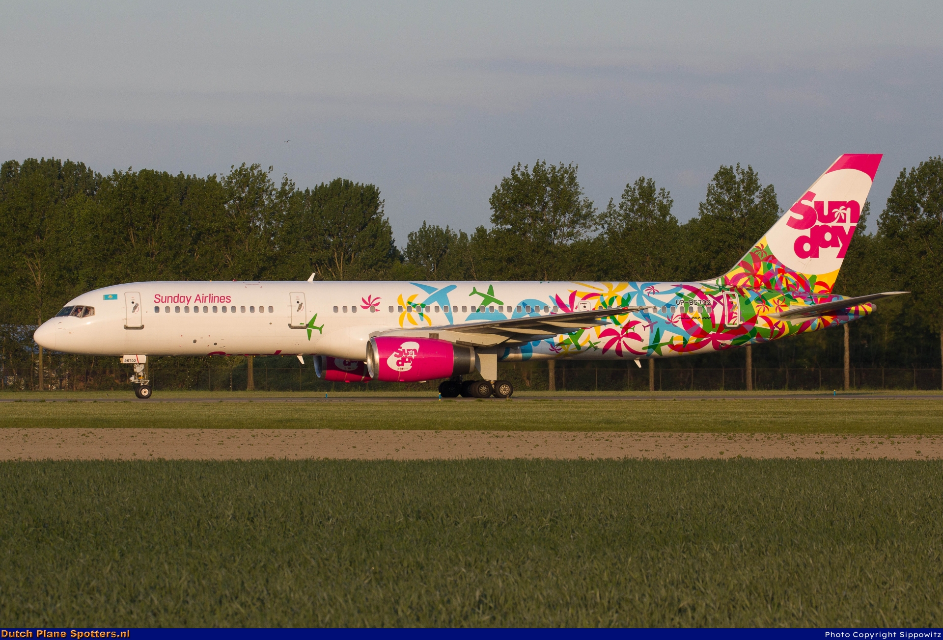 UP-B5702 Boeing 757-200 Sunday Airlines by Sippowitz