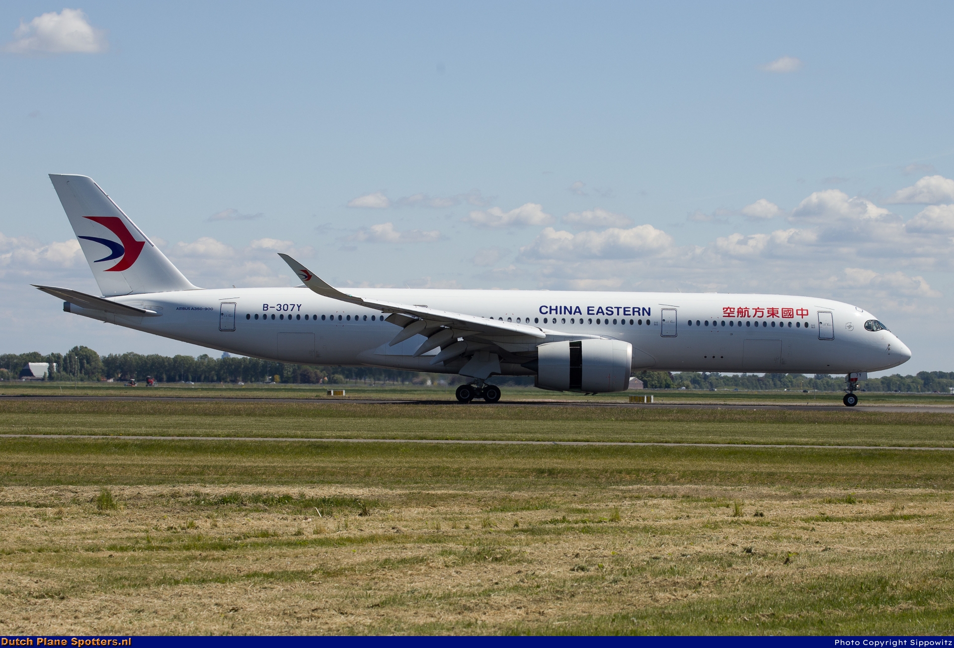 B-307Y Airbus A350-900 China Eastern Airlines by Sippowitz