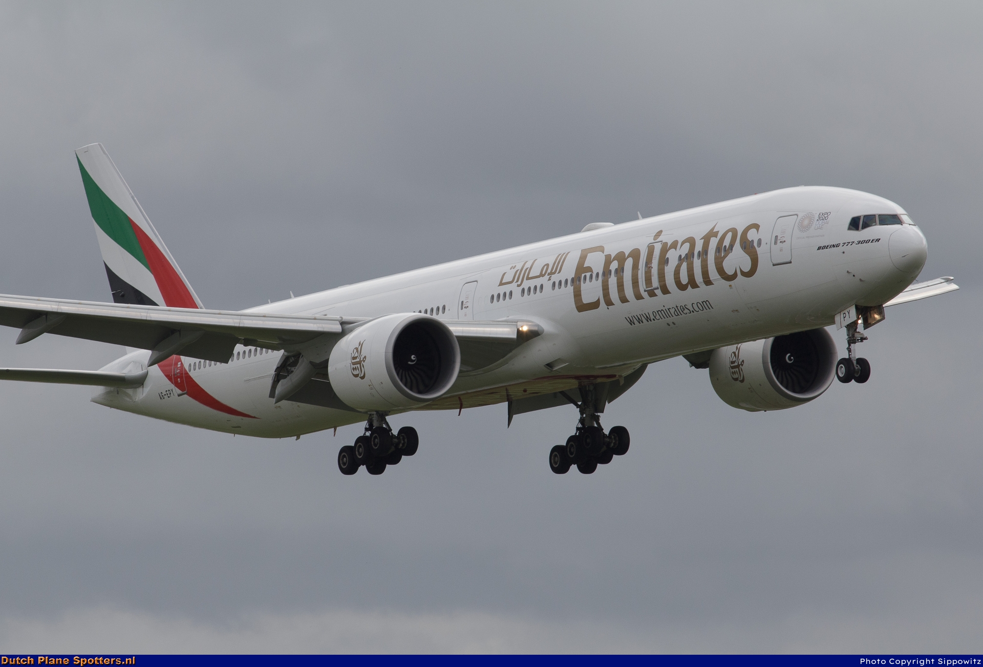 A6-EPY Boeing 777-300 Emirates by Sippowitz