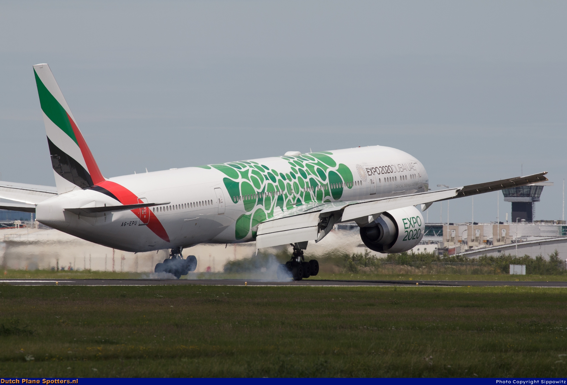 A6-EPU Boeing 777-300 Emirates by Sippowitz