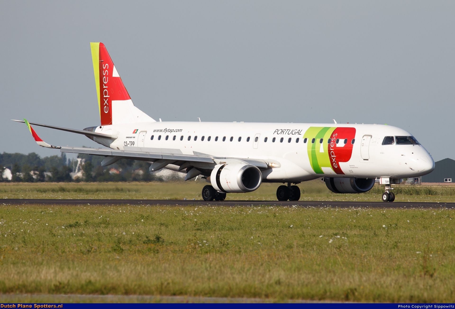 CS-TPP Embraer 190 PGA Portugalia Airlines (TAP Express) by Sippowitz