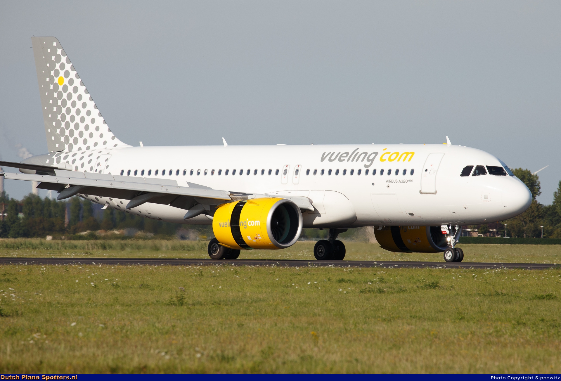 EC-NFH Airbus A320neo Vueling.com by Sippowitz