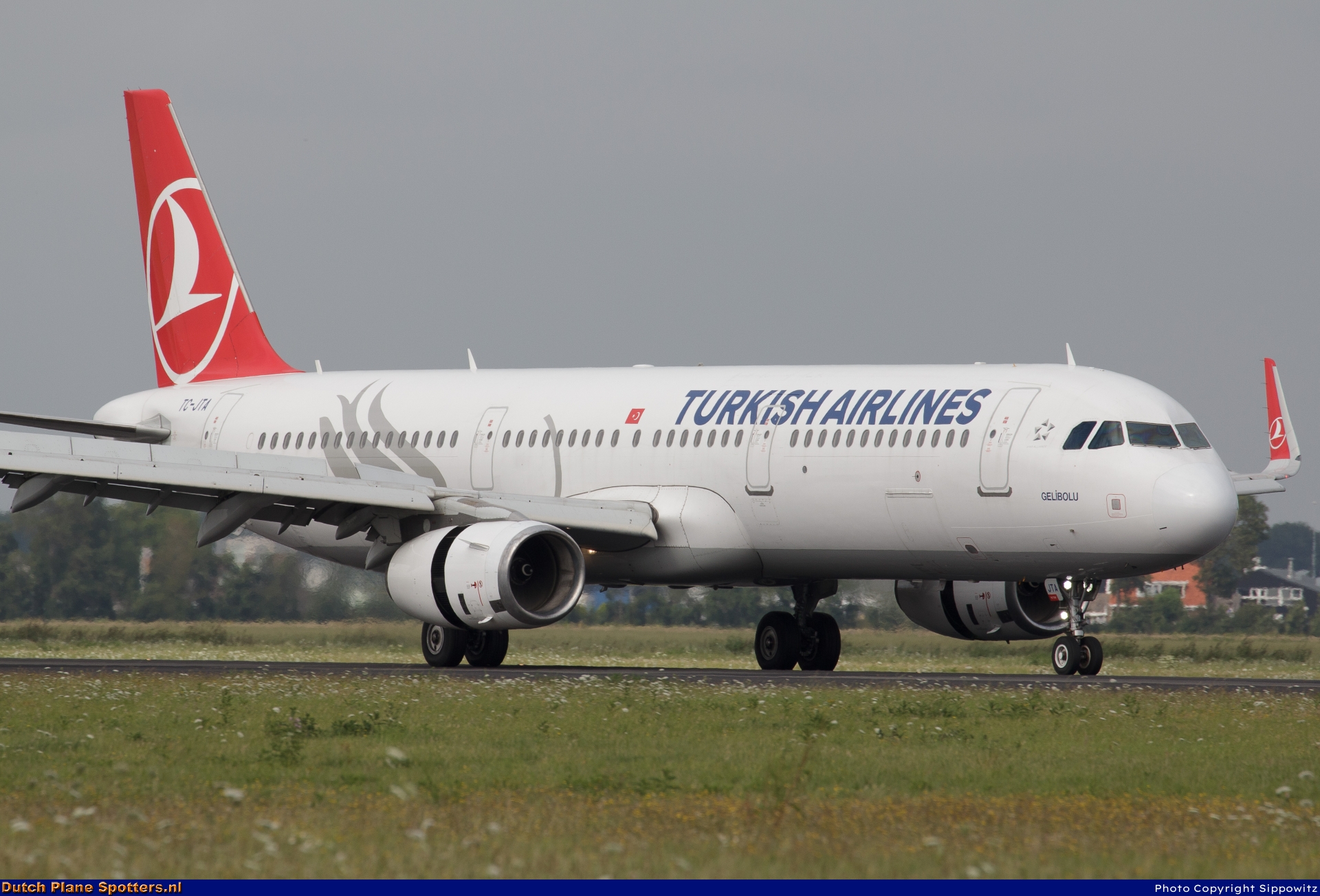 TC-JTA Airbus A321 Turkish Airlines by Sippowitz