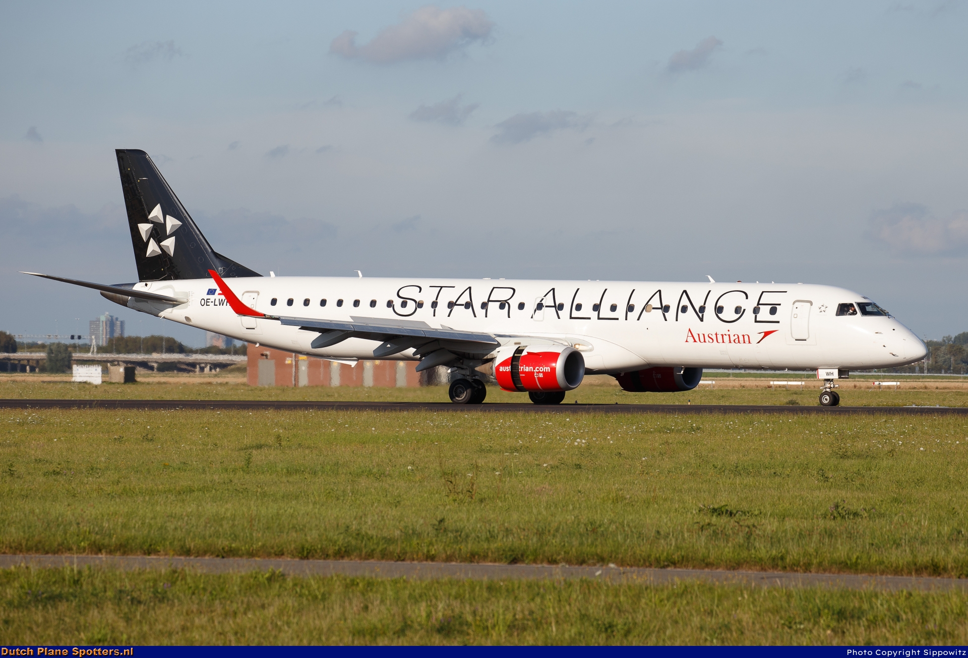 OE-LWH Embraer 195 Austrian Airlines by Sippowitz