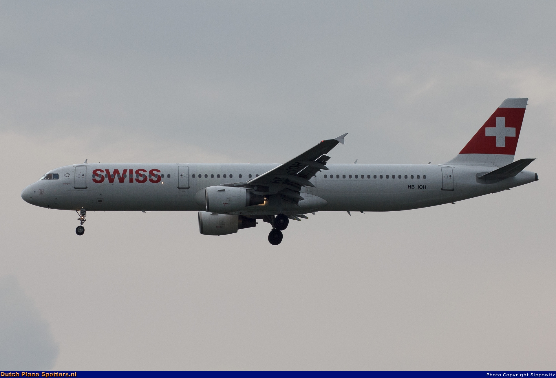 HB-IOH Airbus A321 Swiss International Air Lines by Sippowitz