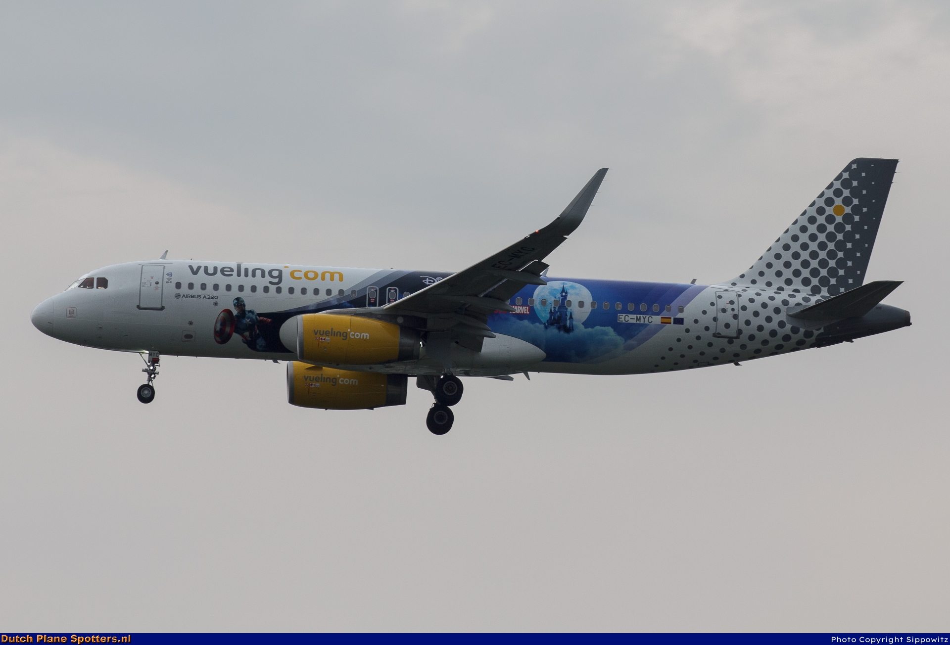 EC-MYC Airbus A320 Vueling.com by Sippowitz