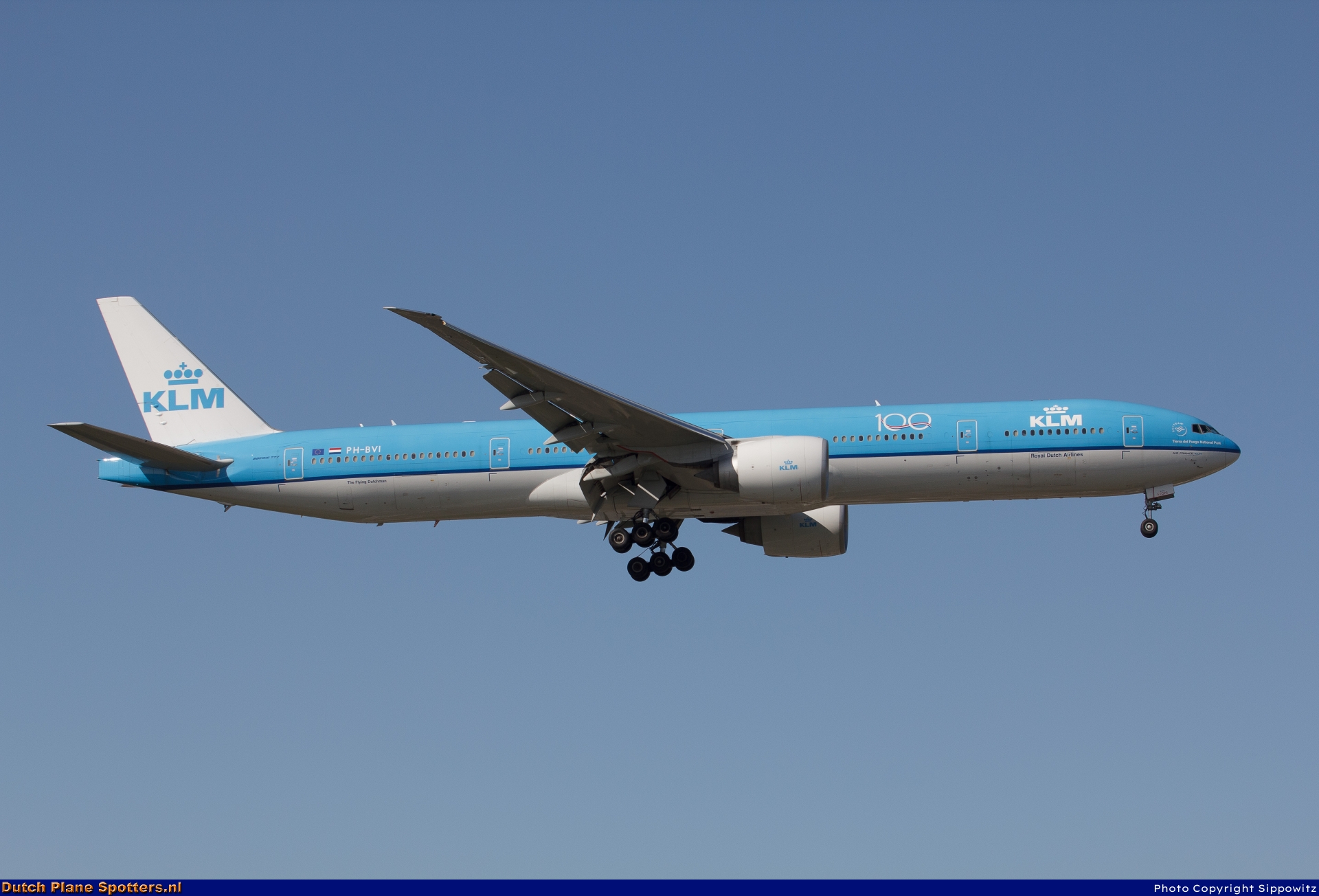 PH-BVI Boeing 777-300 KLM Royal Dutch Airlines by Sippowitz
