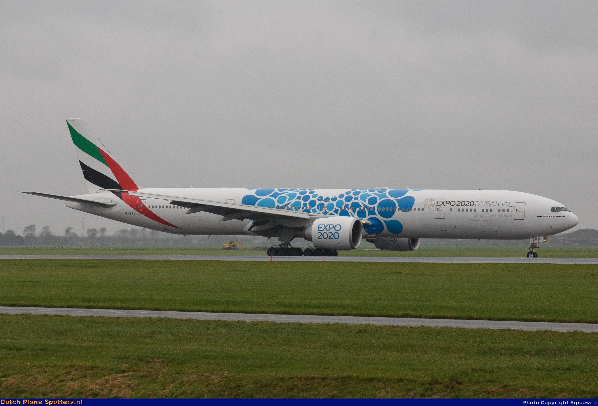 A6-EPD Boeing 777-300 Emirates by Sippowitz