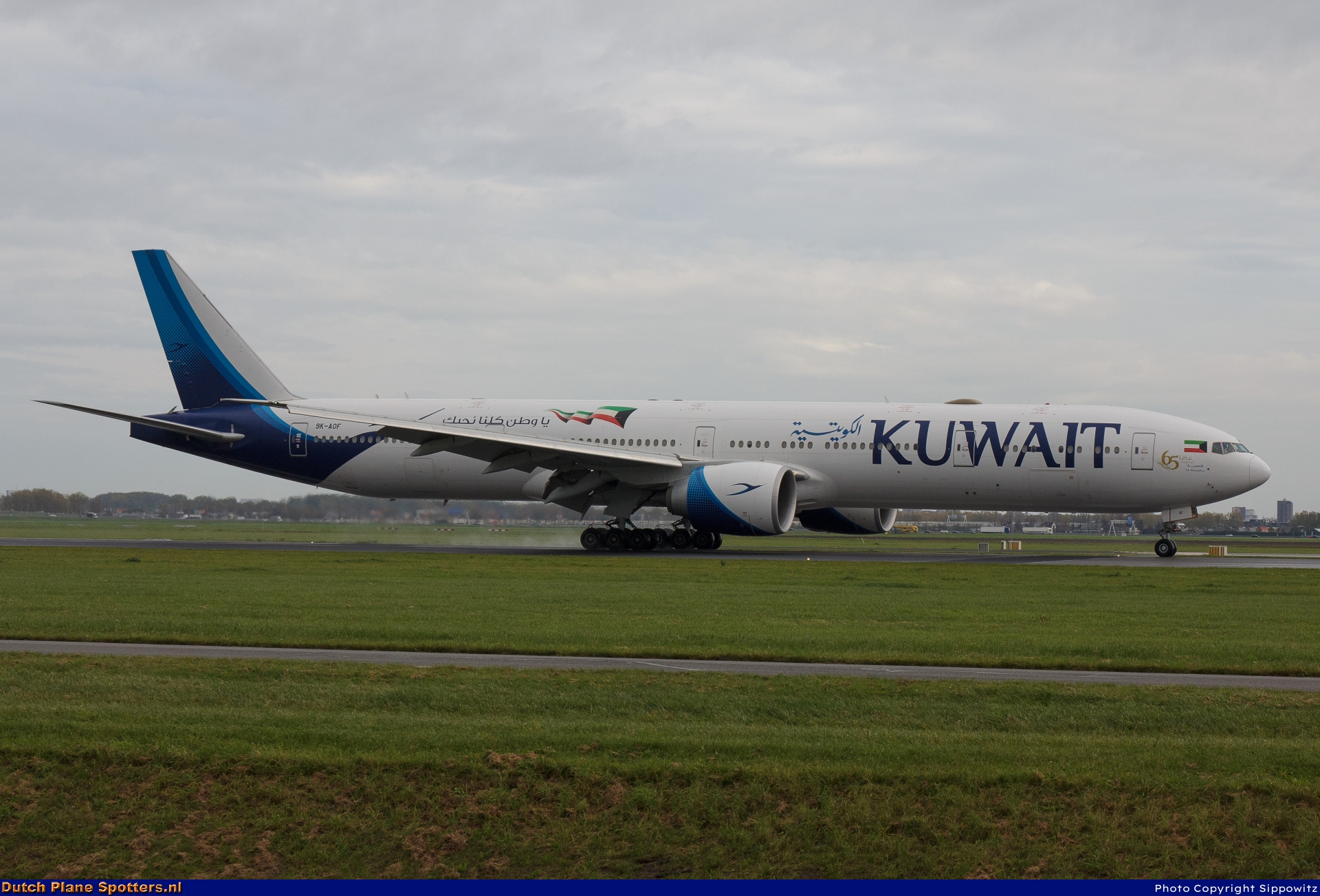 9K-AOF Boeing 777-300 Kuwait Airways by Sippowitz