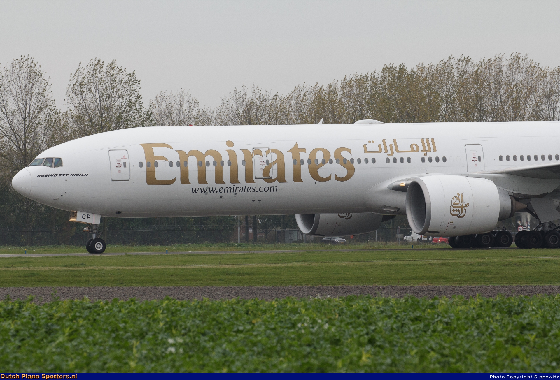 A6-EGP Boeing 777-300 Emirates by Sippowitz