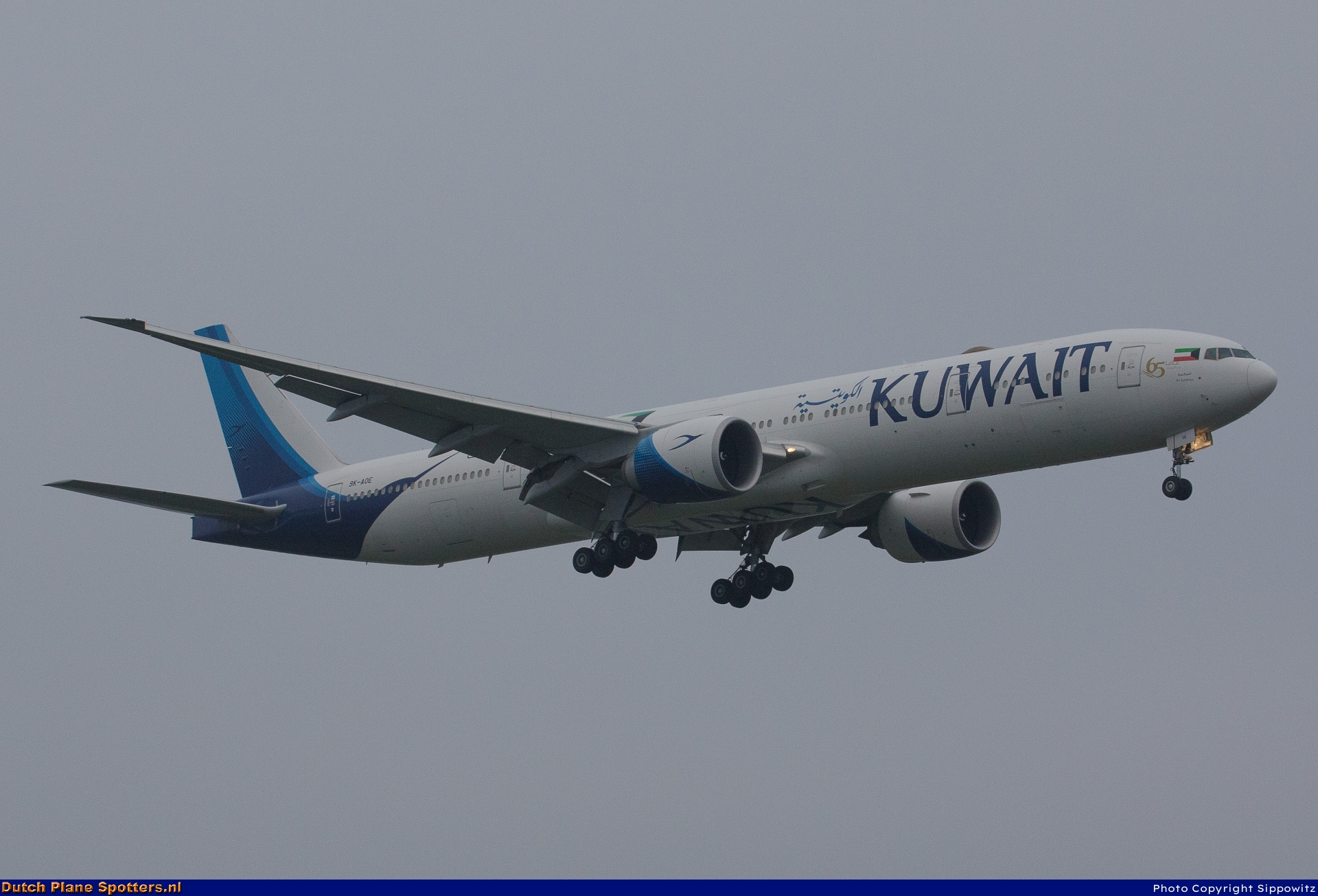 9K-AOE Boeing 777-300 Kuwait Airways by Sippowitz