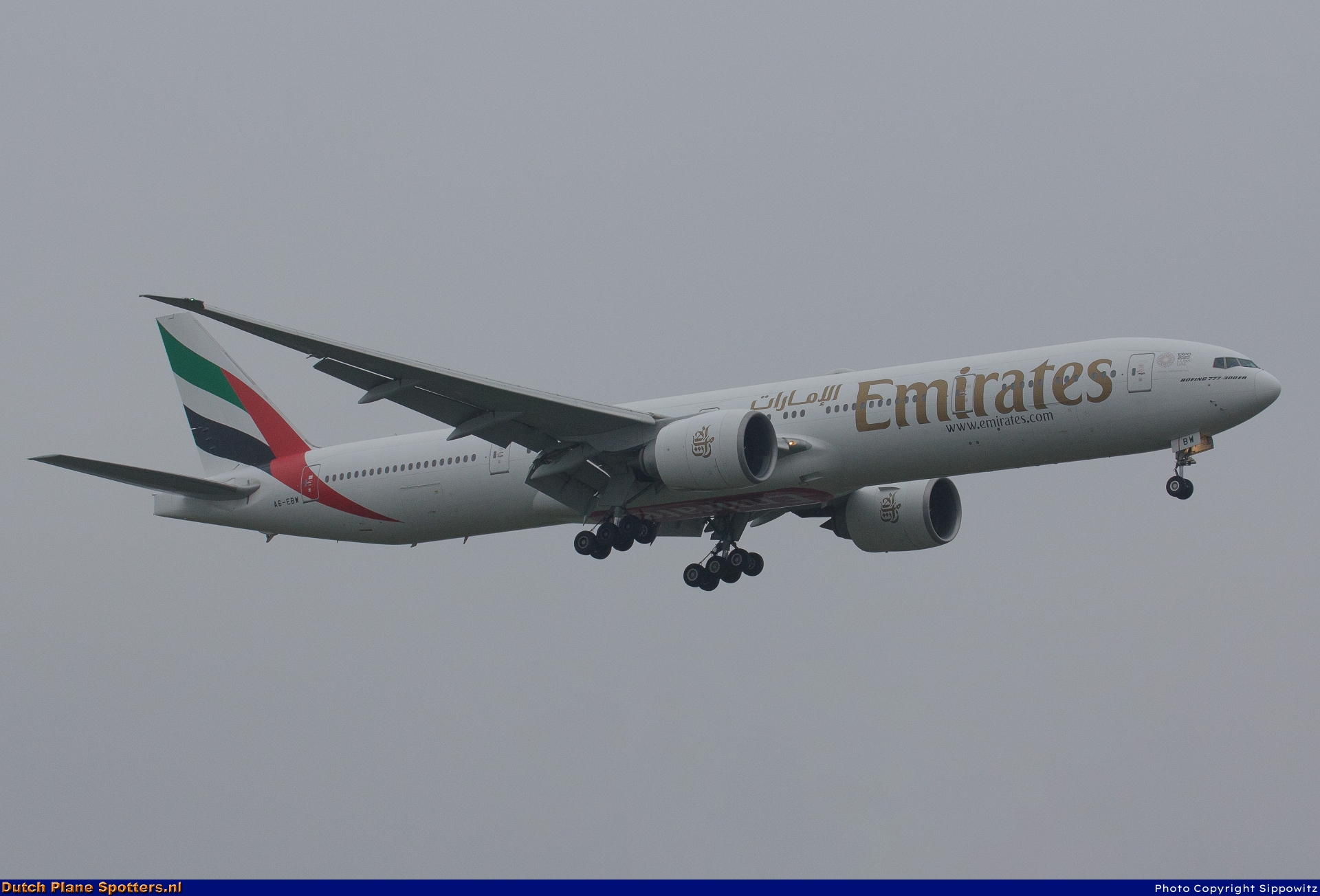 A6-EBW Boeing 777-300 Emirates by Sippowitz