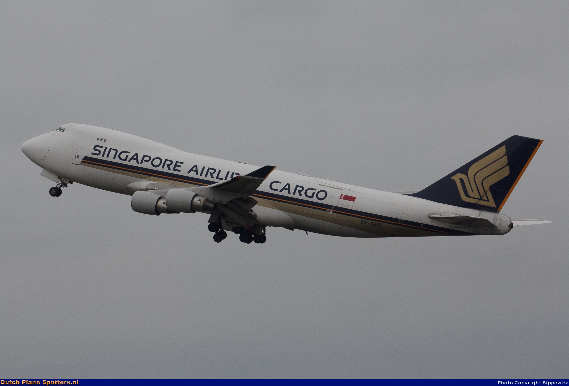 9V-SFP Boeing 747-400 Singapore Airlines Cargo by Sippowitz