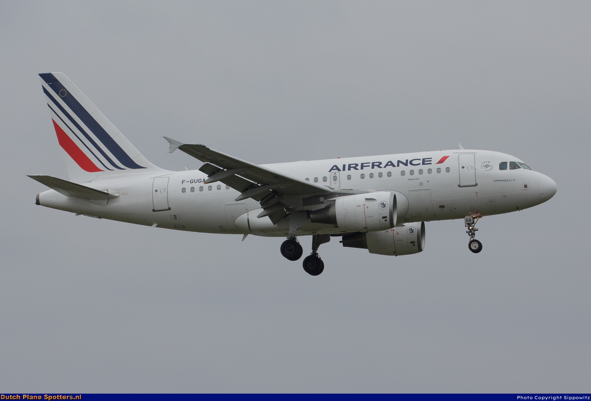 F-GUGA Airbus A318 Air France by Sippowitz