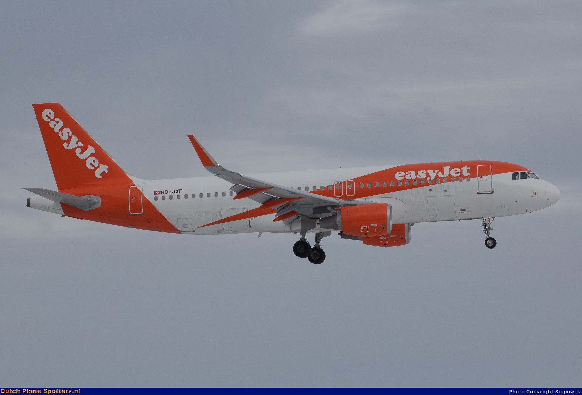 HB-JXF Airbus A320 easyJet Switzerland by Sippowitz