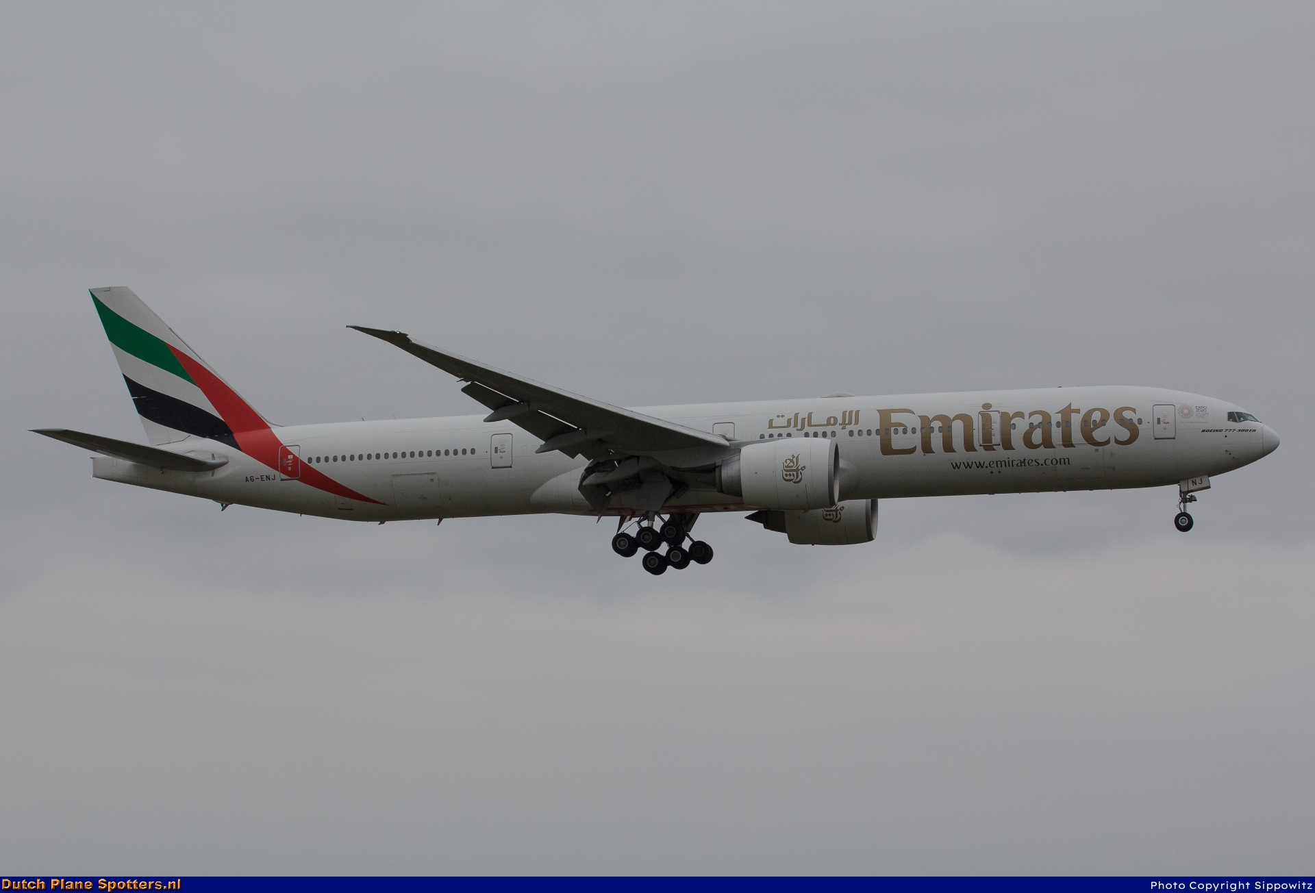A6-ENJ Boeing 777-300 Emirates by Sippowitz