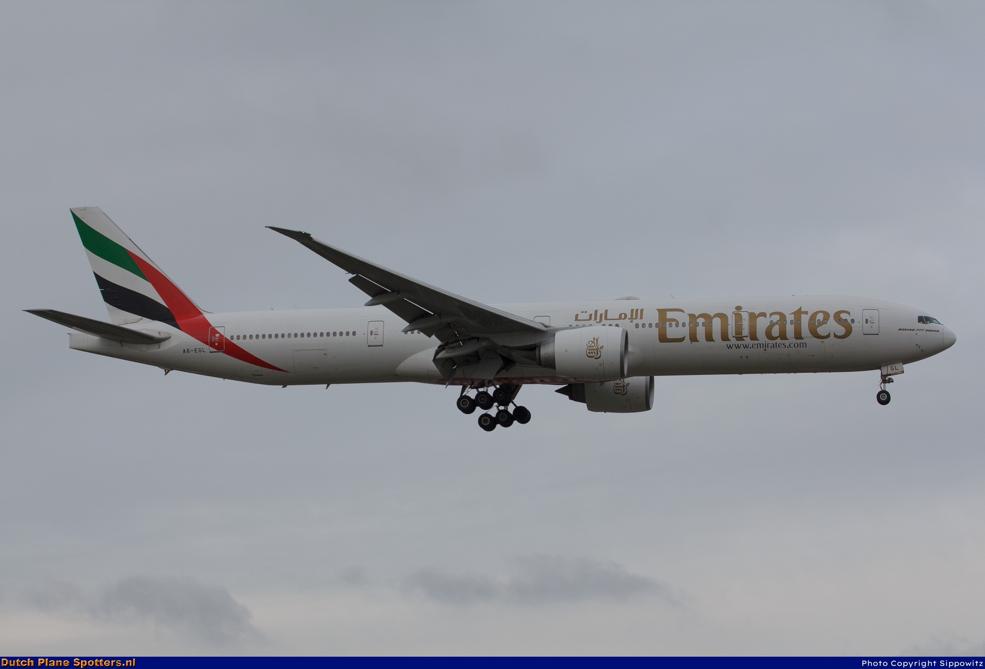 A6-EGL Boeing 777-300 Emirates by Sippowitz