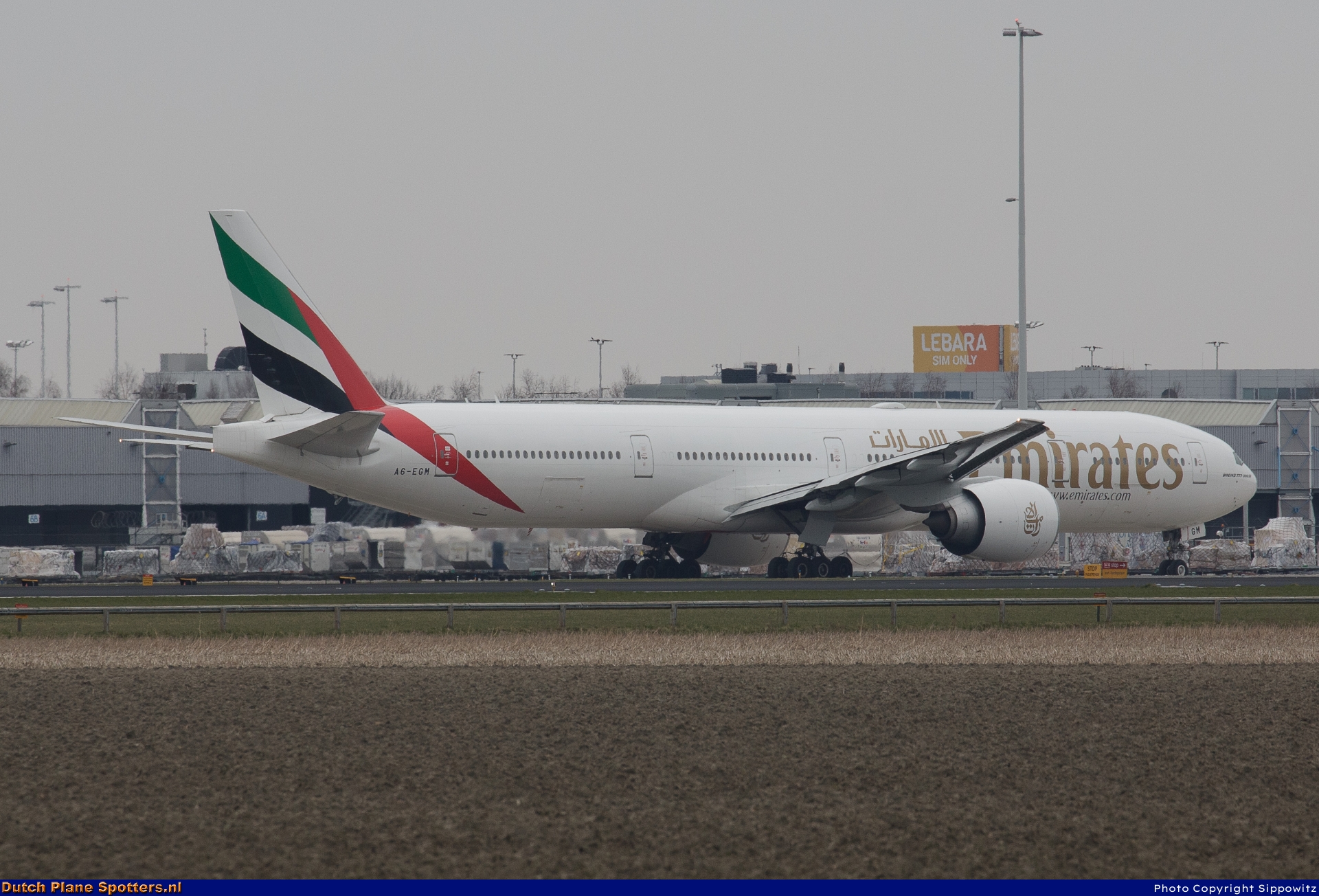 A6-EGM Boeing 777-300 Emirates by Sippowitz