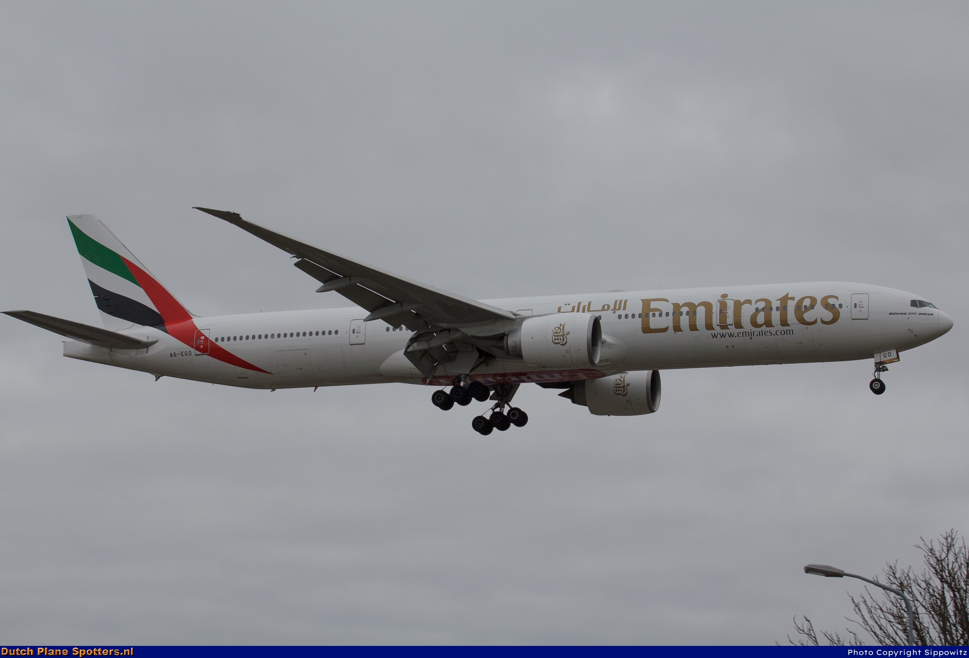 A6-EGO Boeing 777-300 Emirates by Sippowitz