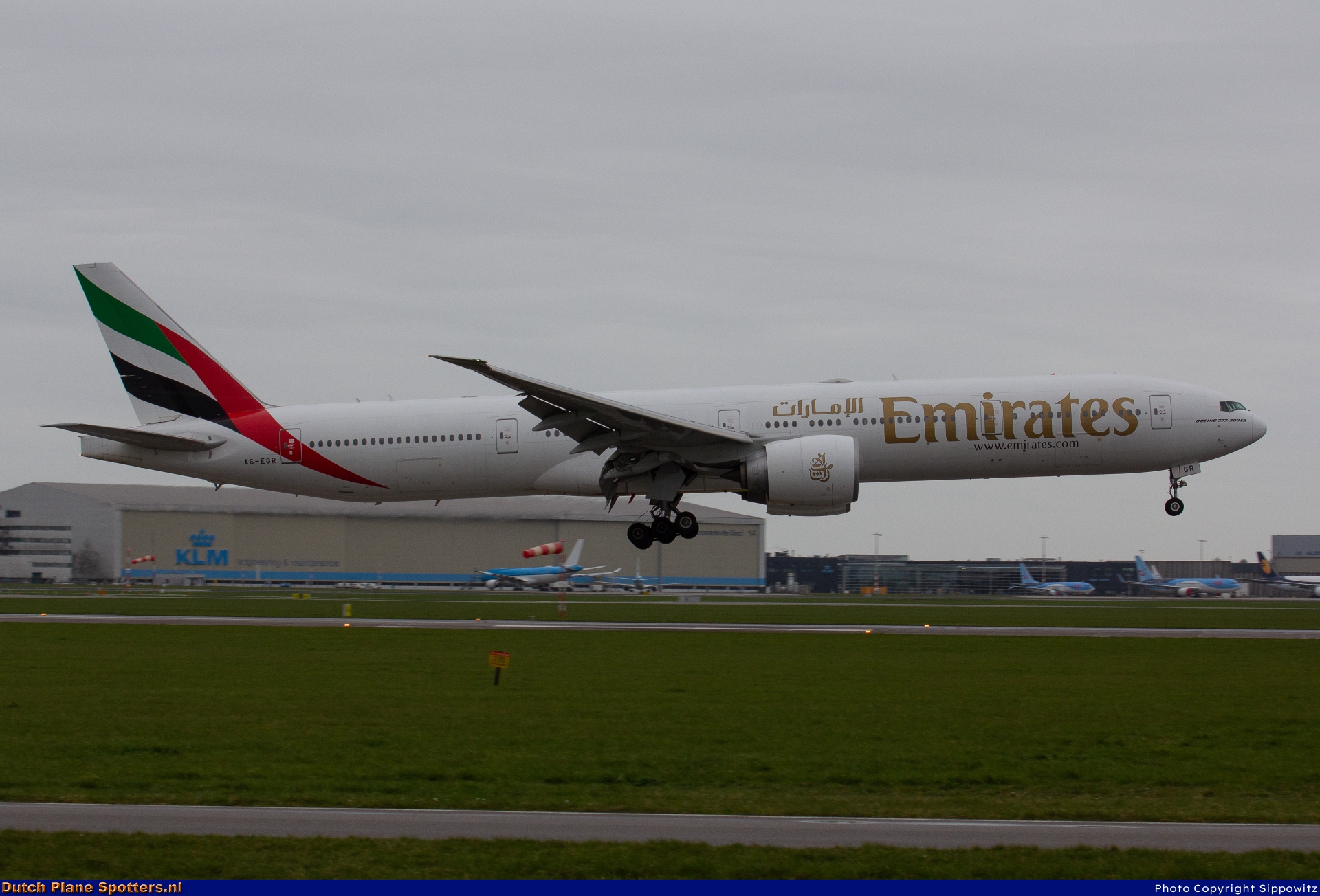 A6-EGR Boeing 777-300 Emirates by Sippowitz