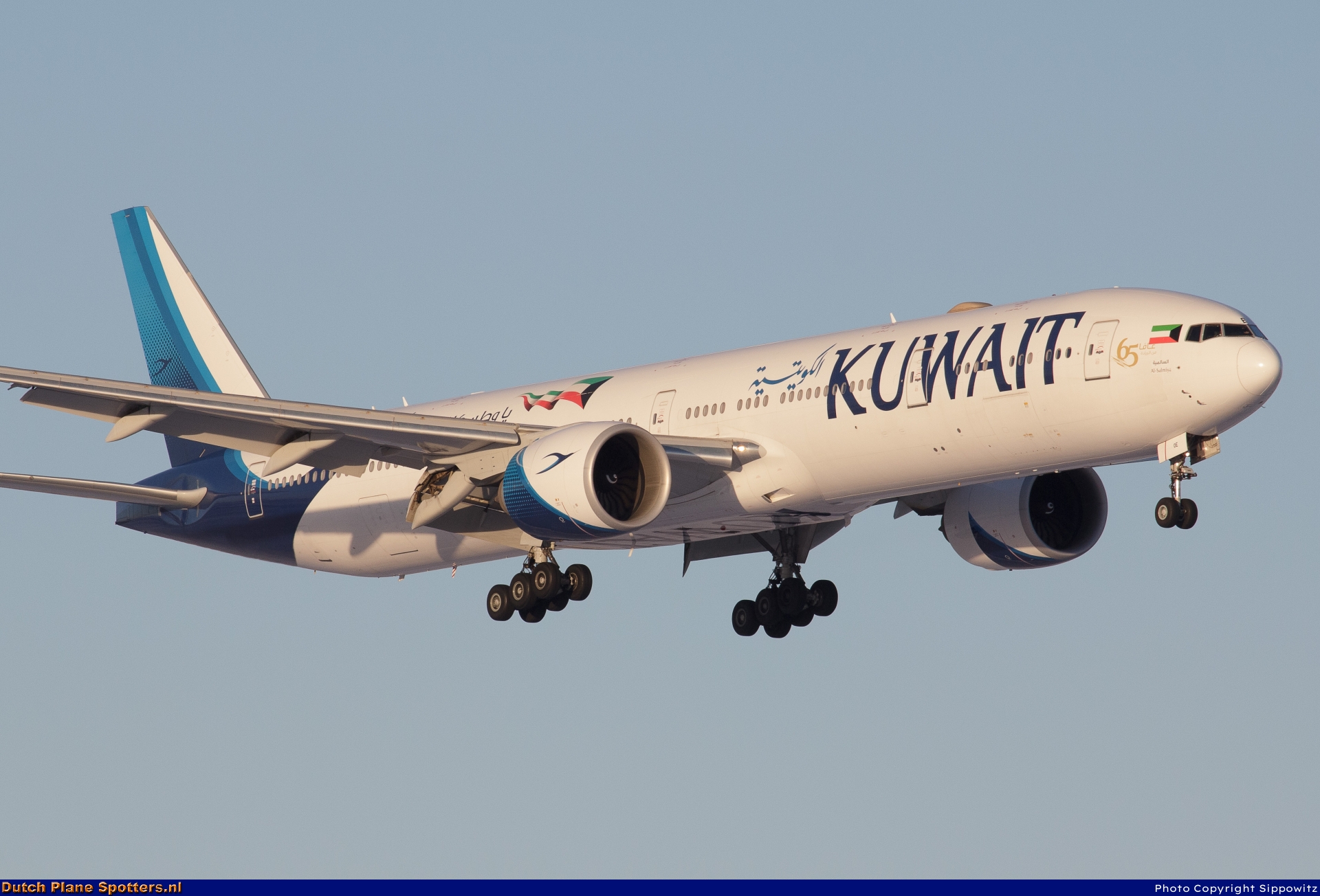 9K-AOE Boeing 777-300 Kuwait Airways by Sippowitz