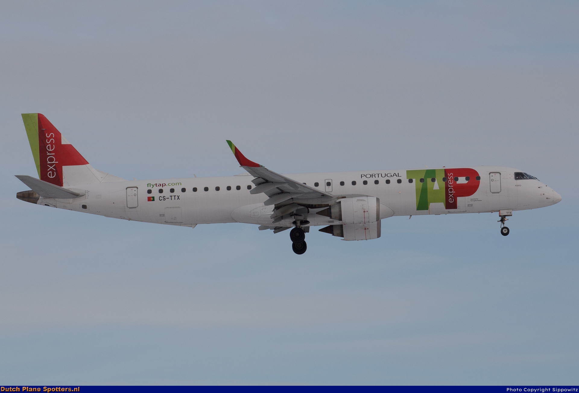 CS-TTX Embraer 195 PGA Portugalia Airlines (TAP Express) by Sippowitz