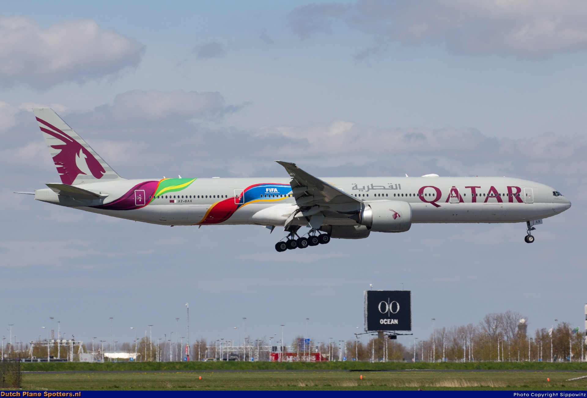 A7-BAX Boeing 777-300 Qatar Airways by Sippowitz