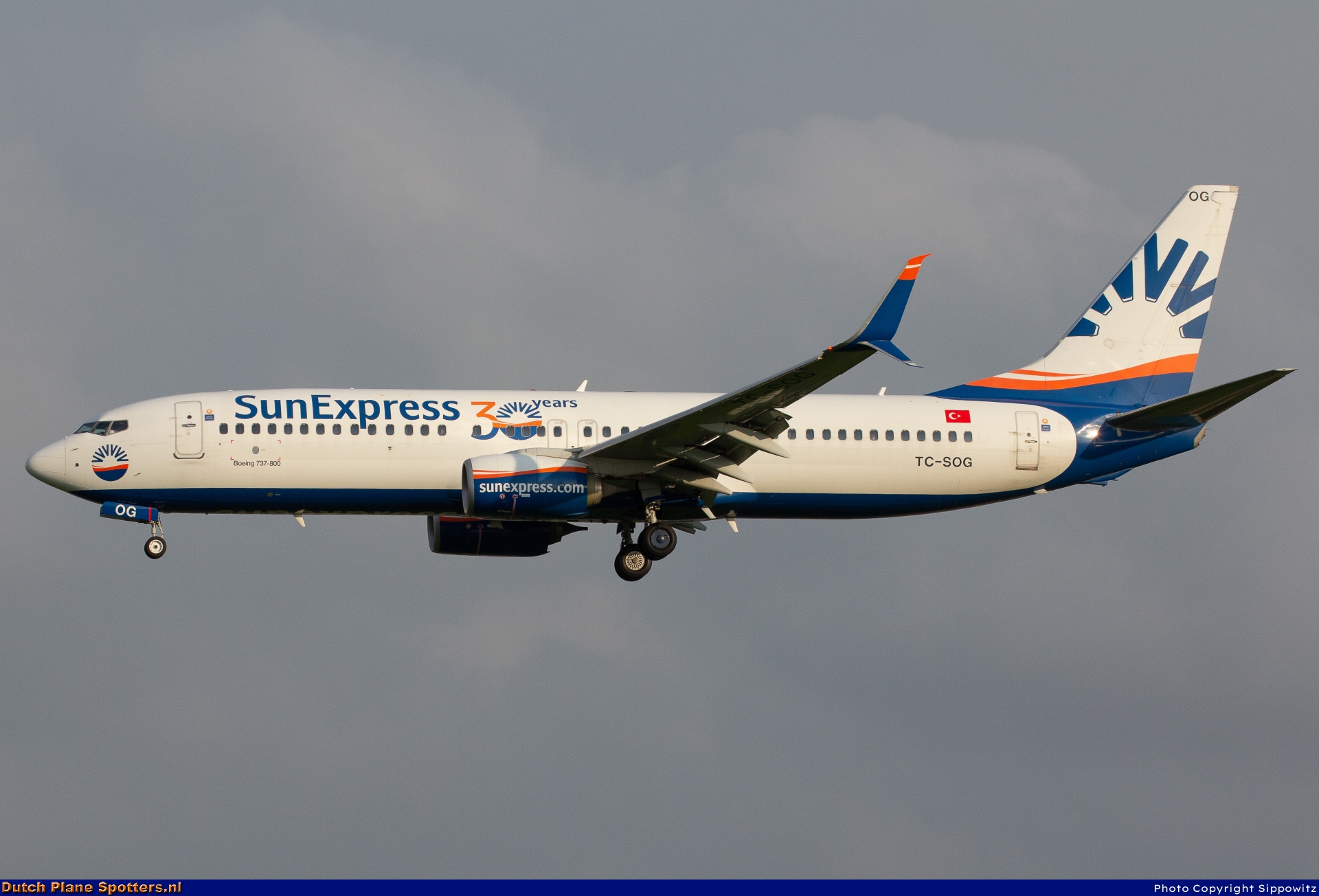 TC-SOG Boeing 737-800 SunExpress by Sippowitz